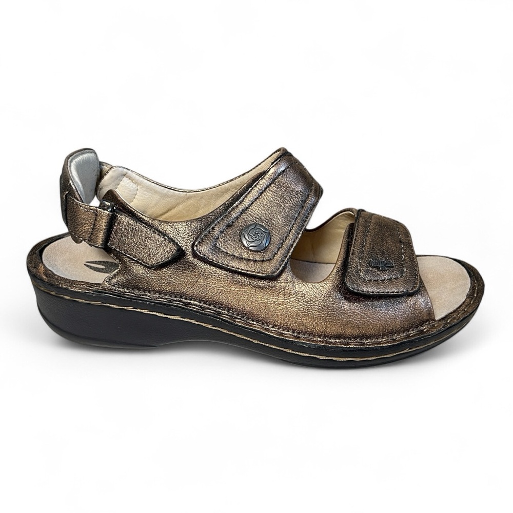 Joy by Deer Tracks Size 9 Women’s Shoes Brand New In Box